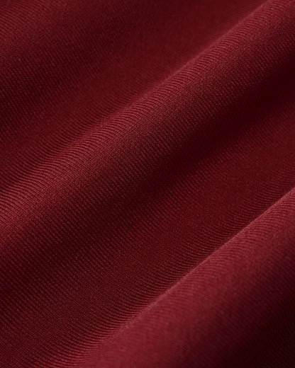 Rød mini-kjole med U-hals og A-linje pasform